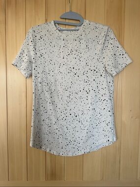 Lululemon White Short Sleeve Tee with Black Speckle Print